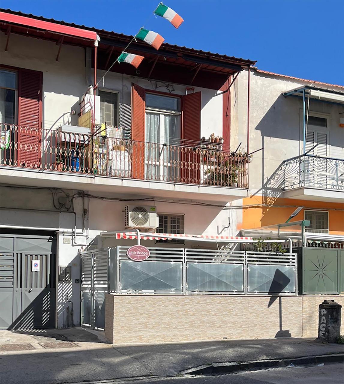 Napoli'S Little Bridges Guest House מראה חיצוני תמונה